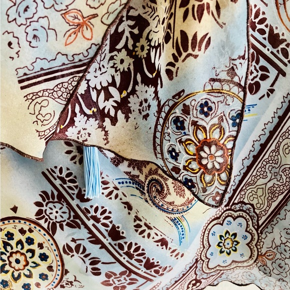 WOMEN’S COLD SHOULDERS BEAUTIFUL TOP SIZE 2X. SOFT FEMININE, COLORFUL FLORALS - Picture 10 of 16